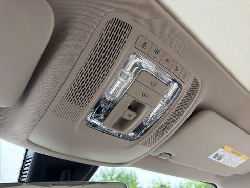 Used 2023 Mercedes-Benz GLB 250 w/ Premium Package image 28