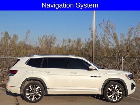 Used 2025 Volkswagen Atlas SEL Premium R-Line image 3