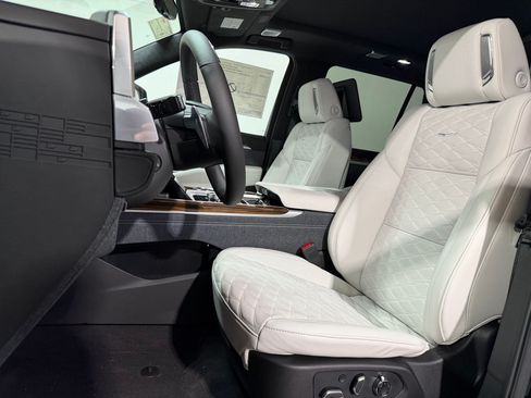 New 2026 Cadillac Escalade Platinum Sport AWD/4WD image 4