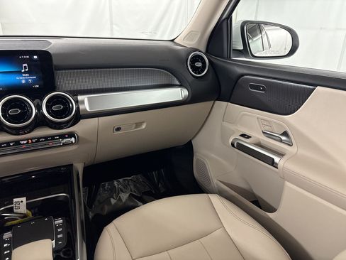 Used 2022 Mercedes-Benz GLB 250 image 30