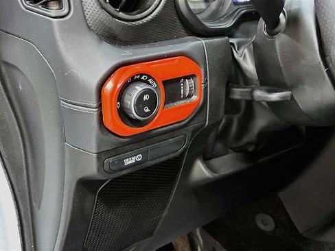 Used 2024 Jeep Gladiator Mojave w/ Technology Group AWD/4WD image 10