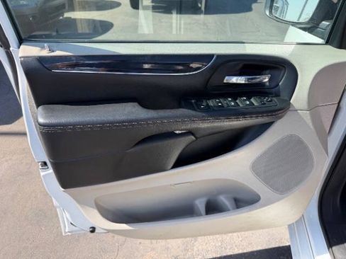Used 2018 Dodge Grand Caravan SXT FWD image 9
