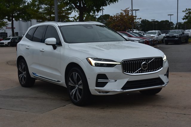 Used 2023 Volvo XC60 B5 Ultimate w/ Protection Package Premier FWD image 3
