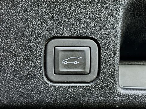 Used 2025 Chevrolet Equinox EV LT image 32