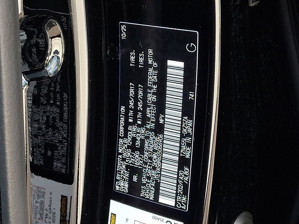 Certified 2025 Toyota 4Runner SR5 AWD/4WD image 29
