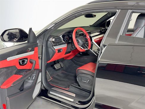 Used 2020 Lamborghini Urus image 12