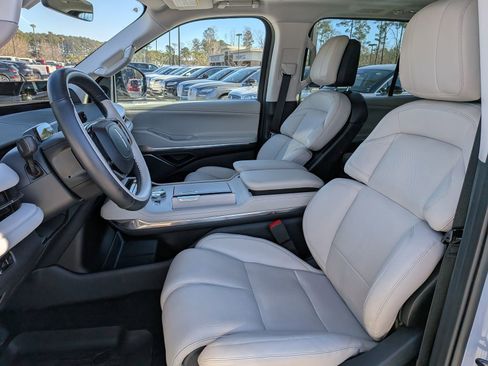 Certified 2025 Lincoln Navigator Reserve image 24