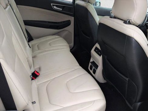 Used 2019 Ford Edge Titanium image 20