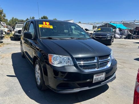 Used 2019 Dodge Grand Caravan SE w/ UConnect Hands-Free Group FWD image 8