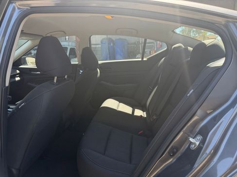 Used 2025 Nissan Altima 2.5 SV image 25