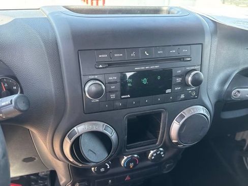 Used 2018 Jeep Wrangler Sport w/ Connectivity Group AWD/4WD image 17