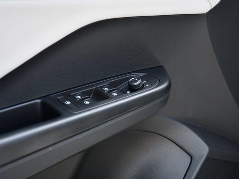 New 2026 Volkswagen Taos SE AWD/4WD image 11