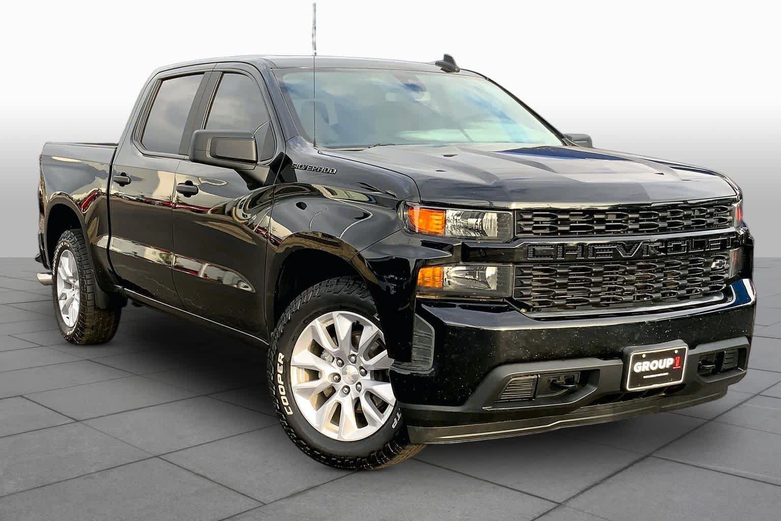Used 2022 Chevrolet Silverado 1500 Custom w/ LPO, Dark Essentials Package RWD image 3