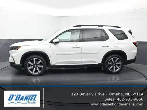 Used 2024 Honda Pilot Touring image 2