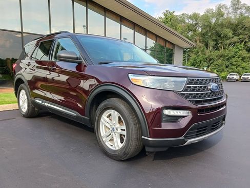 Used 2022 Ford Explorer XLT w/ Equipment Group 202A AWD/4WD image 13