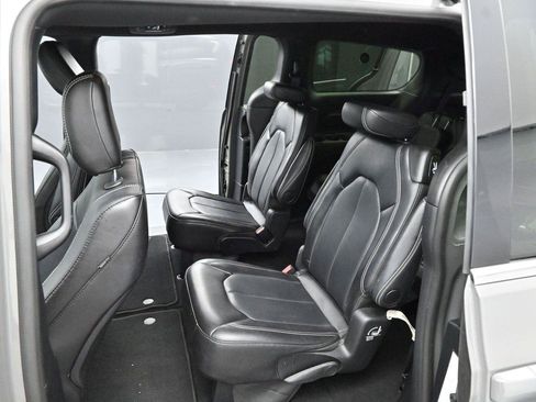 Used 2025 Chrysler Pacifica Select FWD image 58