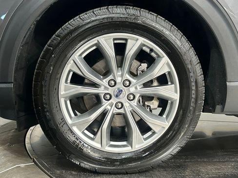 Used 2022 Ford Explorer XLT w/ Equipment Group 202A AWD/4WD image 26