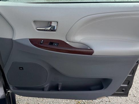 Used 2012 Toyota Sienna Limited w/ Premium Pkg image 45