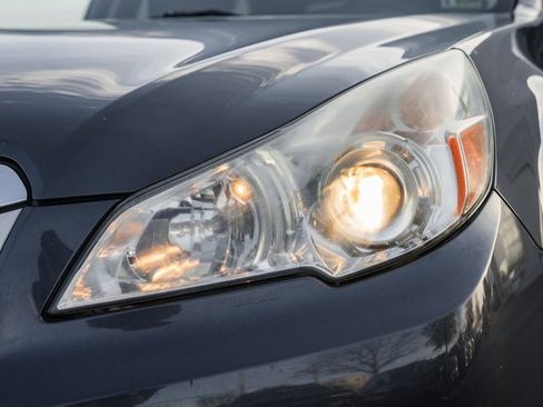 Used 2010 Subaru Outback 2.5i Premium image 12