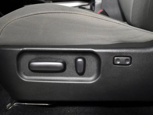 Used 2022 Toyota Tacoma SR5 w/ Technology Package image 15