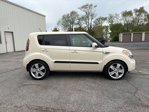 Used 2011 Kia Soul ! FWD image 6
