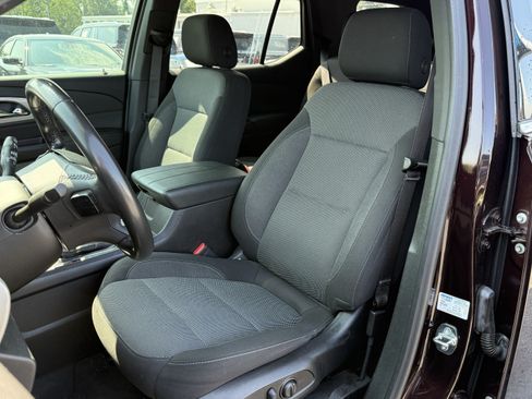 Used 2022 Chevrolet Traverse LT FWD image 7