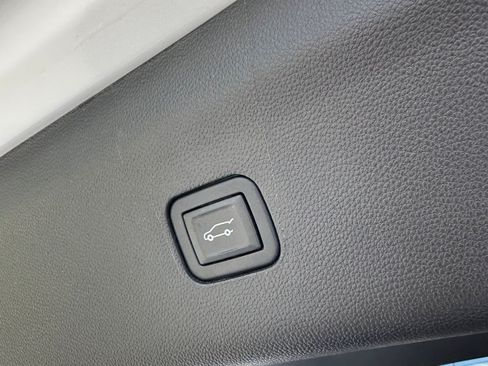 Used 2021 Buick Enclave Avenir w/ Avenir Technology Package AWD/4WD image 36