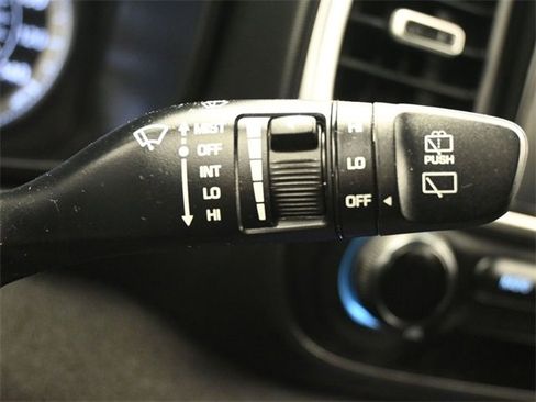 Used 2022 Hyundai Venue SE image 25