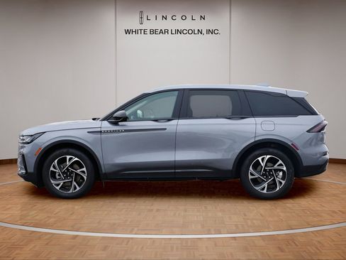 Used 2025 Lincoln Nautilus Premier w/ Equipment Group 102A image 8