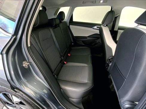 Certified 2025 Volkswagen Taos SE w/ Panoramic Sunroof Package image 27