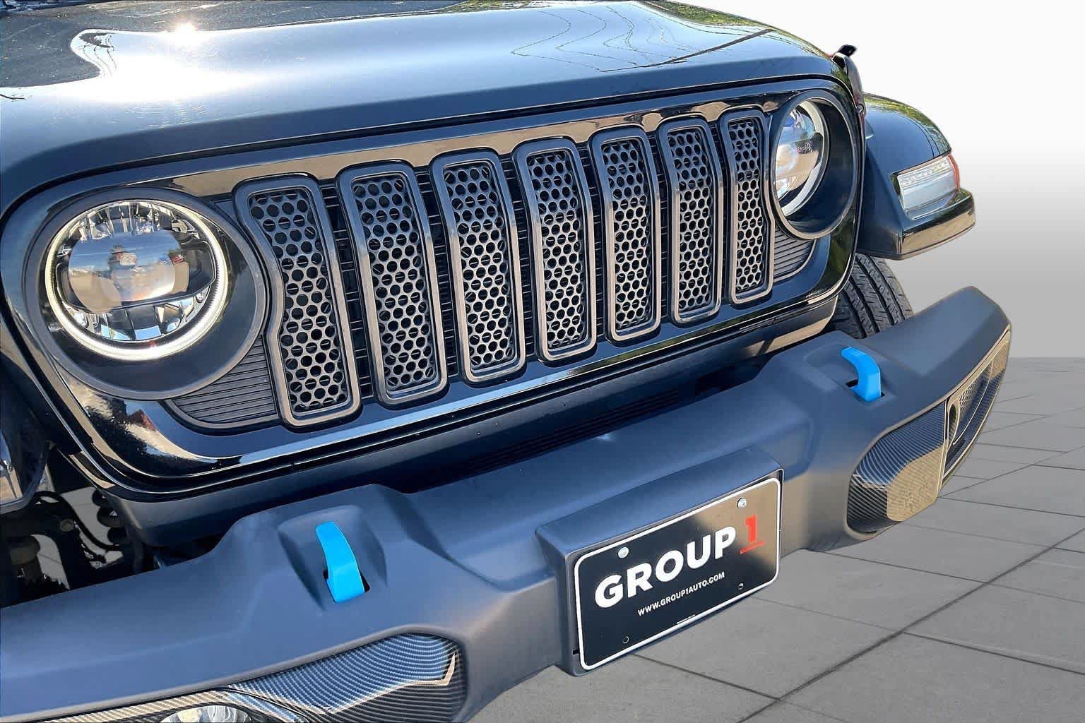 Used 2024 Jeep Wrangler Unlimited Sahara AWD/4WD image 28
