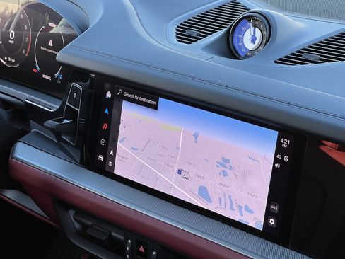 Certified 2025 Porsche Cayenne Coupe image 34