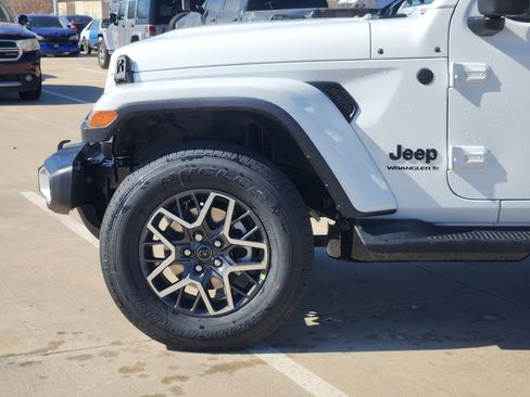 New 2026 Jeep Wrangler Unlimited Sahara AWD/4WD image 5