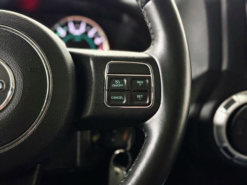 Used 2016 Jeep Wrangler Rubicon w/ Power Convenience Group image 16