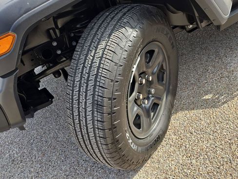 Used 2025 Jeep Wrangler Sport image 28