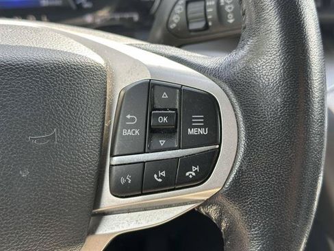 Used 2023 Ford Explorer XLT AWD/4WD image 35