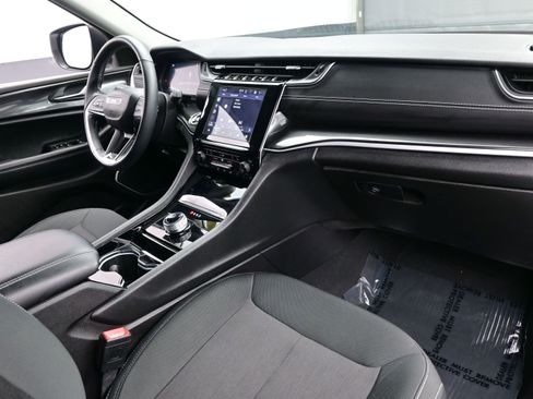 Used 2022 Jeep Grand Cherokee L Laredo w/ Luxury Tech Group I image 16