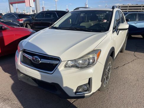 Used 2017 Subaru Crosstrek 2.0i Premium AWD/4WD image 3