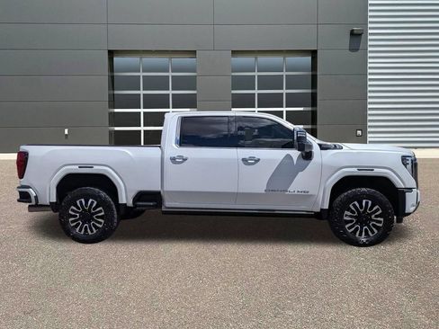 Used 2024 GMC Sierra 2500 Denali Ultimate AWD/4WD image 4