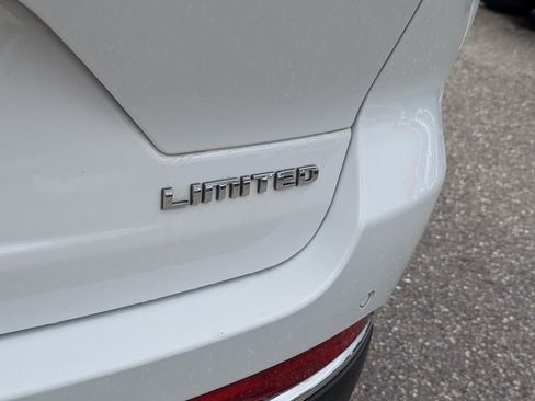 Certified 2023 Jeep Grand Cherokee Limited w/ Trailer Tow Prep Group (B) image 15