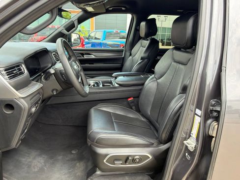 Used 2024 Jeep Wagoneer Series II AWD/4WD image 15