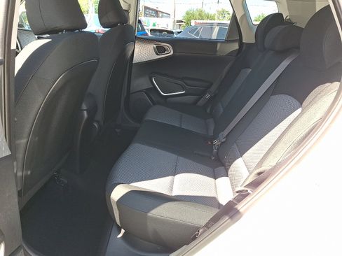 Used 2025 Kia Soul LX w/ LX Technology Package FWD image 12