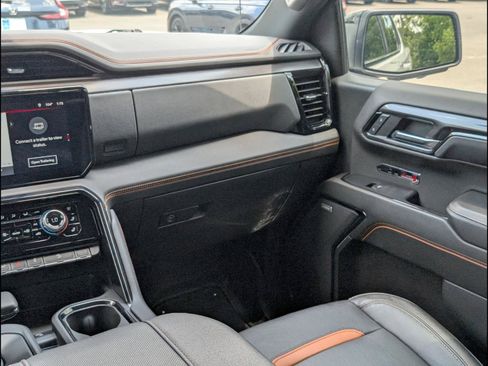 Used 2024 GMC Sierra 1500 AT4 w/ Technology Package AWD/4WD image 9
