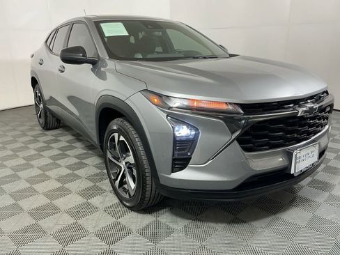 Used 2024 Chevrolet Trax RS w/ Driver Confidence Package image 4