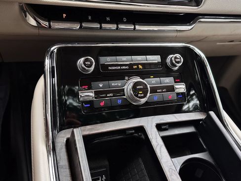 Used 2019 Lincoln Navigator L Reserve AWD/4WD image 11
