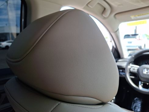 Used 2023 Honda Accord Touring image 9