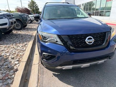 Used 2020 Nissan Pathfinder SL AWD/4WD image 2