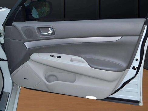 Used 2013 INFINITI G37 Journey w/ Premium Pkg image 30