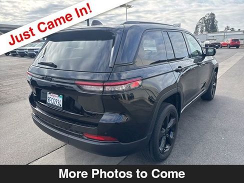 Used 2023 Jeep Grand Cherokee Altitude image 6