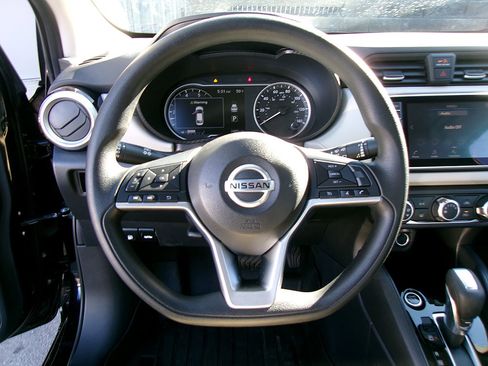 Used 2021 Nissan Versa SV image 15